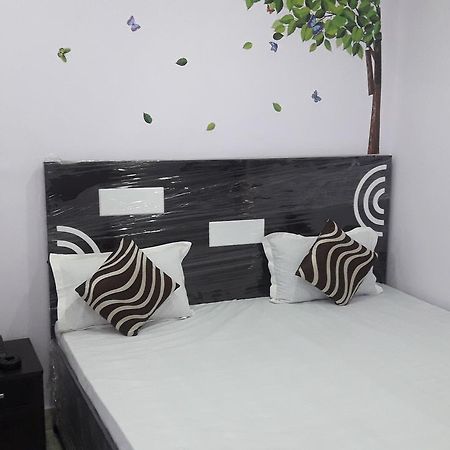 פארידבד Oyo Rajdhani Guest House מראה חיצוני תמונה