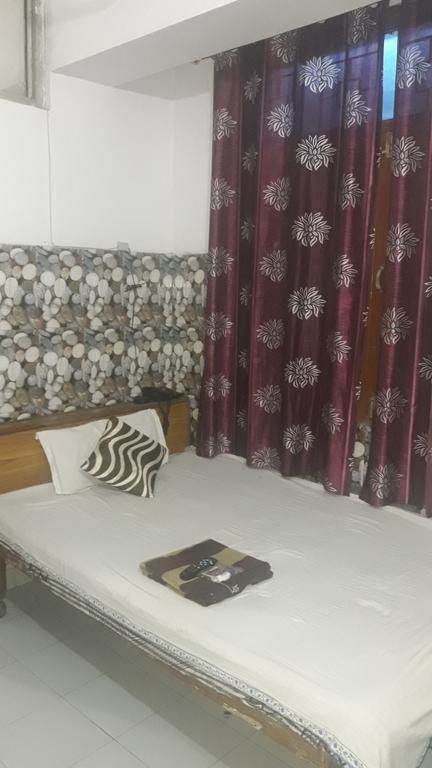 פארידבד Oyo Rajdhani Guest House מראה חיצוני תמונה