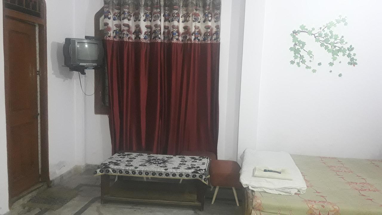 פארידבד Oyo Rajdhani Guest House מראה חיצוני תמונה