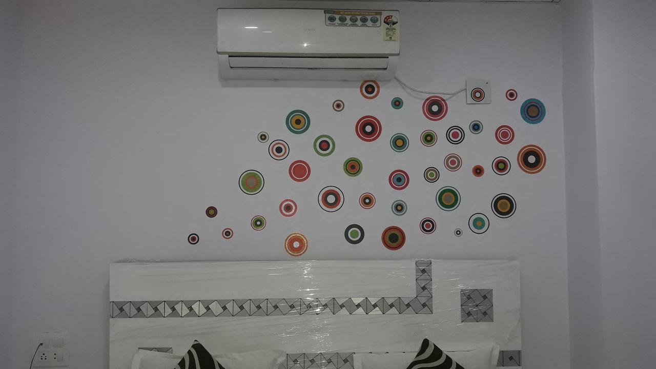 פארידבד Oyo Rajdhani Guest House מראה חיצוני תמונה