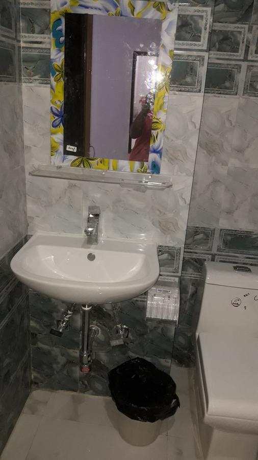 פארידבד Oyo Rajdhani Guest House מראה חיצוני תמונה