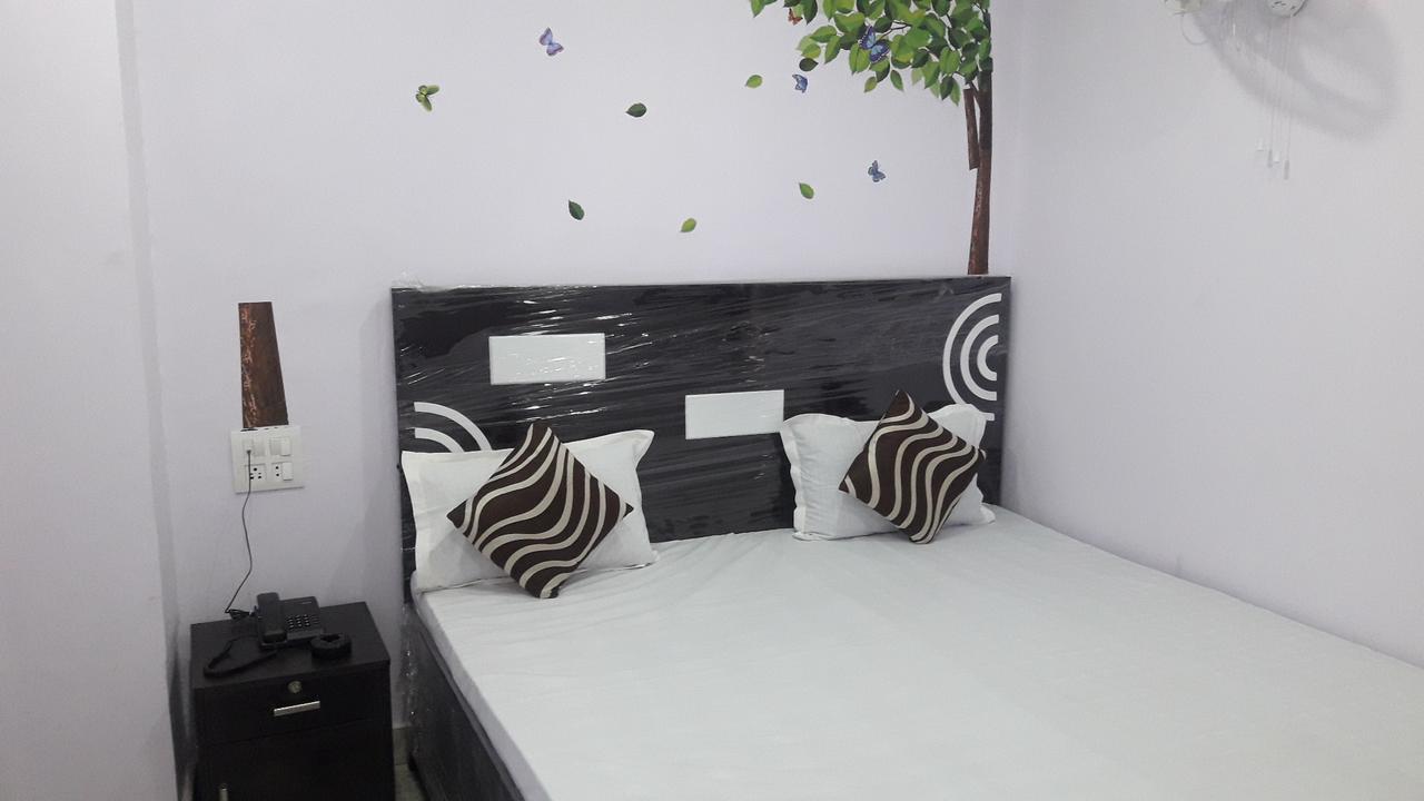 פארידבד Oyo Rajdhani Guest House מראה חיצוני תמונה