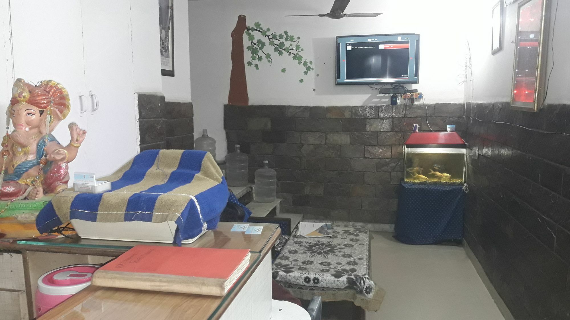 פארידבד Oyo Rajdhani Guest House מראה חיצוני תמונה